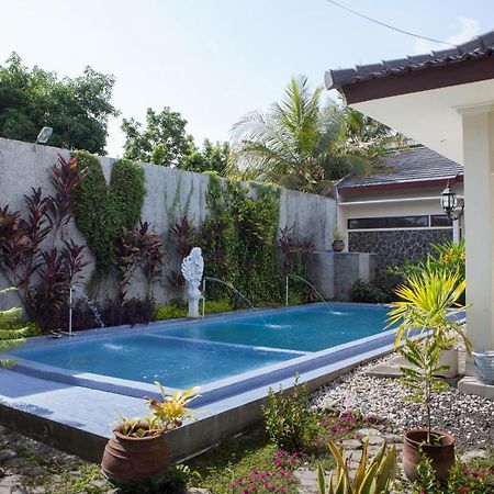 בניוואנגי Reddoorz Plus Near Mall Roxy Banyuwangi מראה חיצוני תמונה