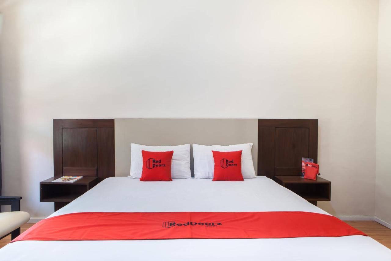 בניוואנגי Reddoorz Plus Near Mall Roxy Banyuwangi מראה חיצוני תמונה