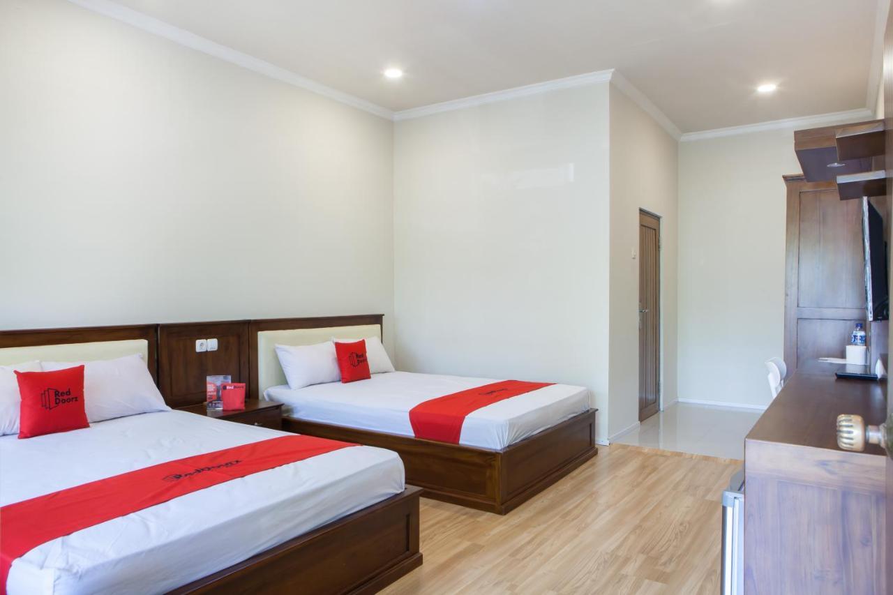 בניוואנגי Reddoorz Plus Near Mall Roxy Banyuwangi מראה חיצוני תמונה