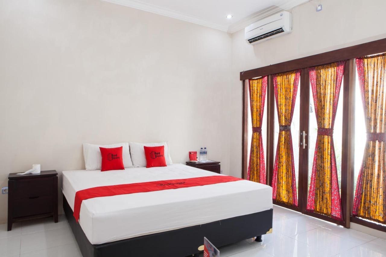 בניוואנגי Reddoorz Plus Near Mall Roxy Banyuwangi מראה חיצוני תמונה