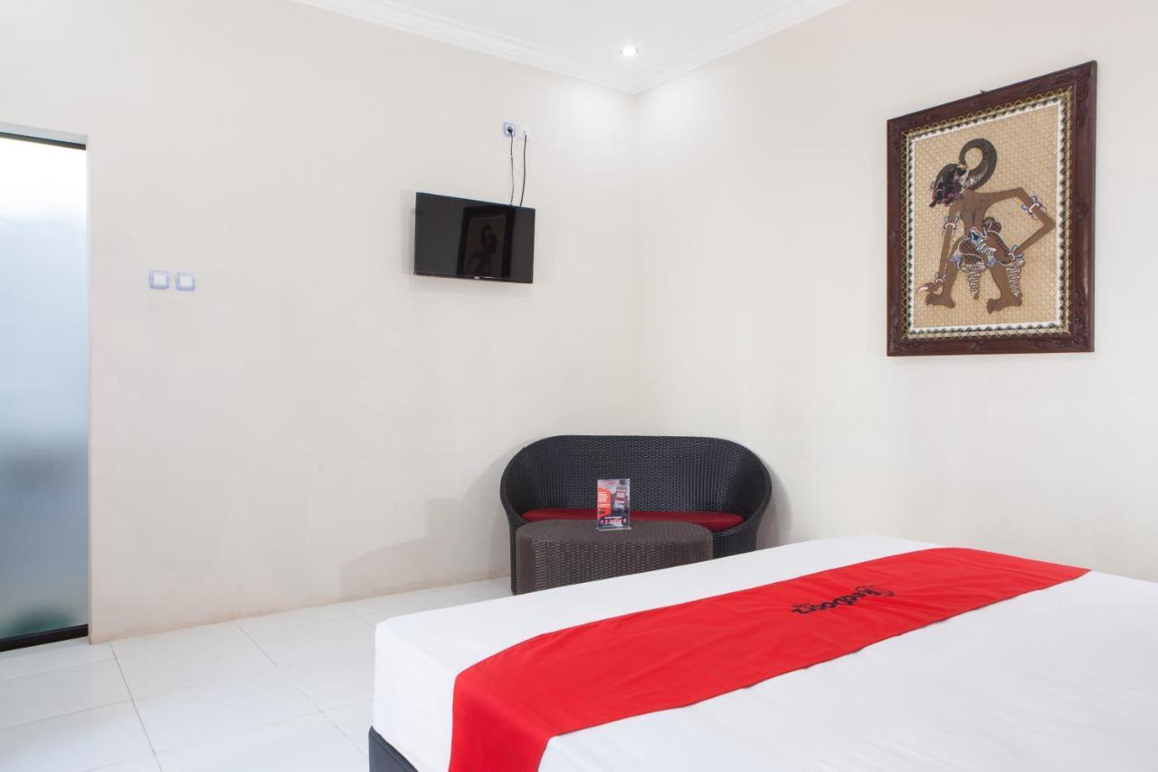 בניוואנגי Reddoorz Plus Near Mall Roxy Banyuwangi מראה חיצוני תמונה