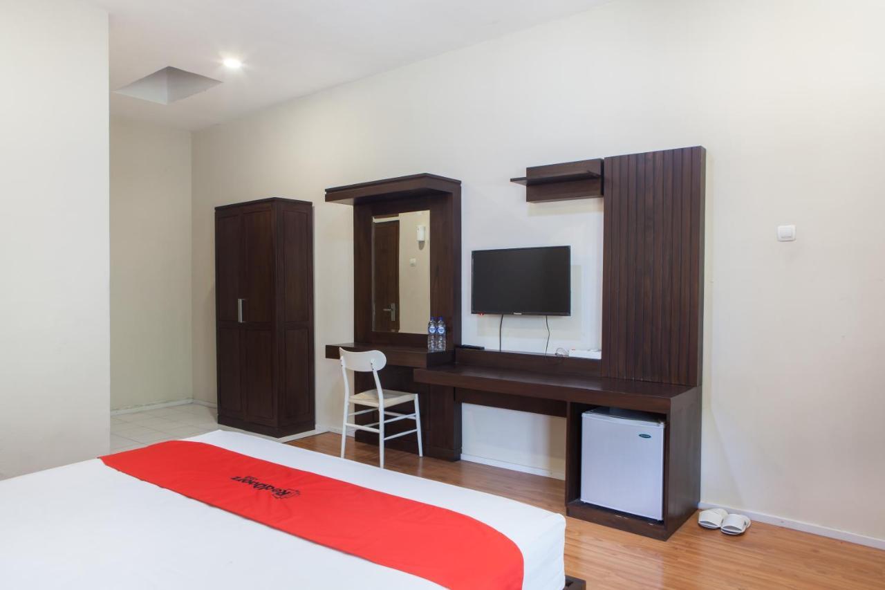 בניוואנגי Reddoorz Plus Near Mall Roxy Banyuwangi מראה חיצוני תמונה