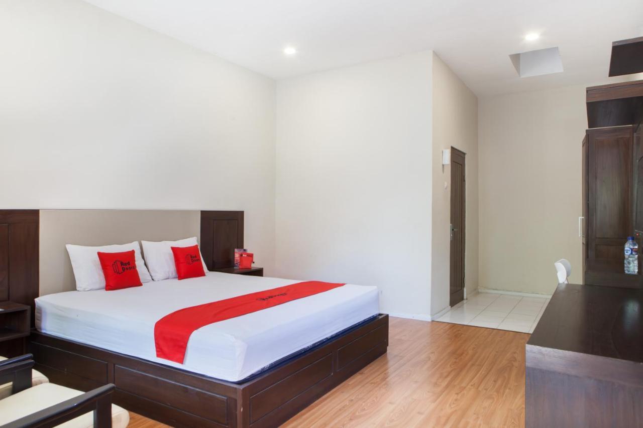 בניוואנגי Reddoorz Plus Near Mall Roxy Banyuwangi מראה חיצוני תמונה