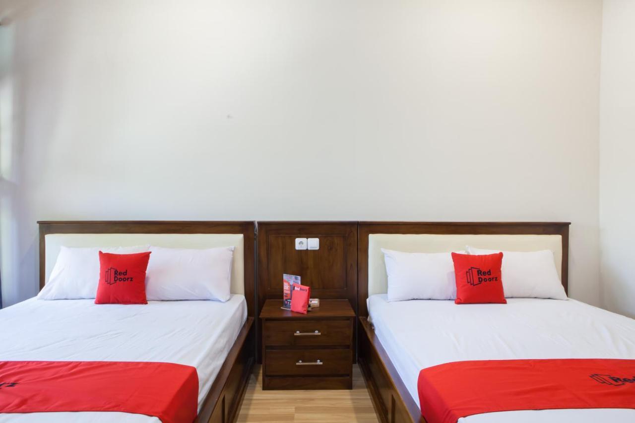 בניוואנגי Reddoorz Plus Near Mall Roxy Banyuwangi מראה חיצוני תמונה