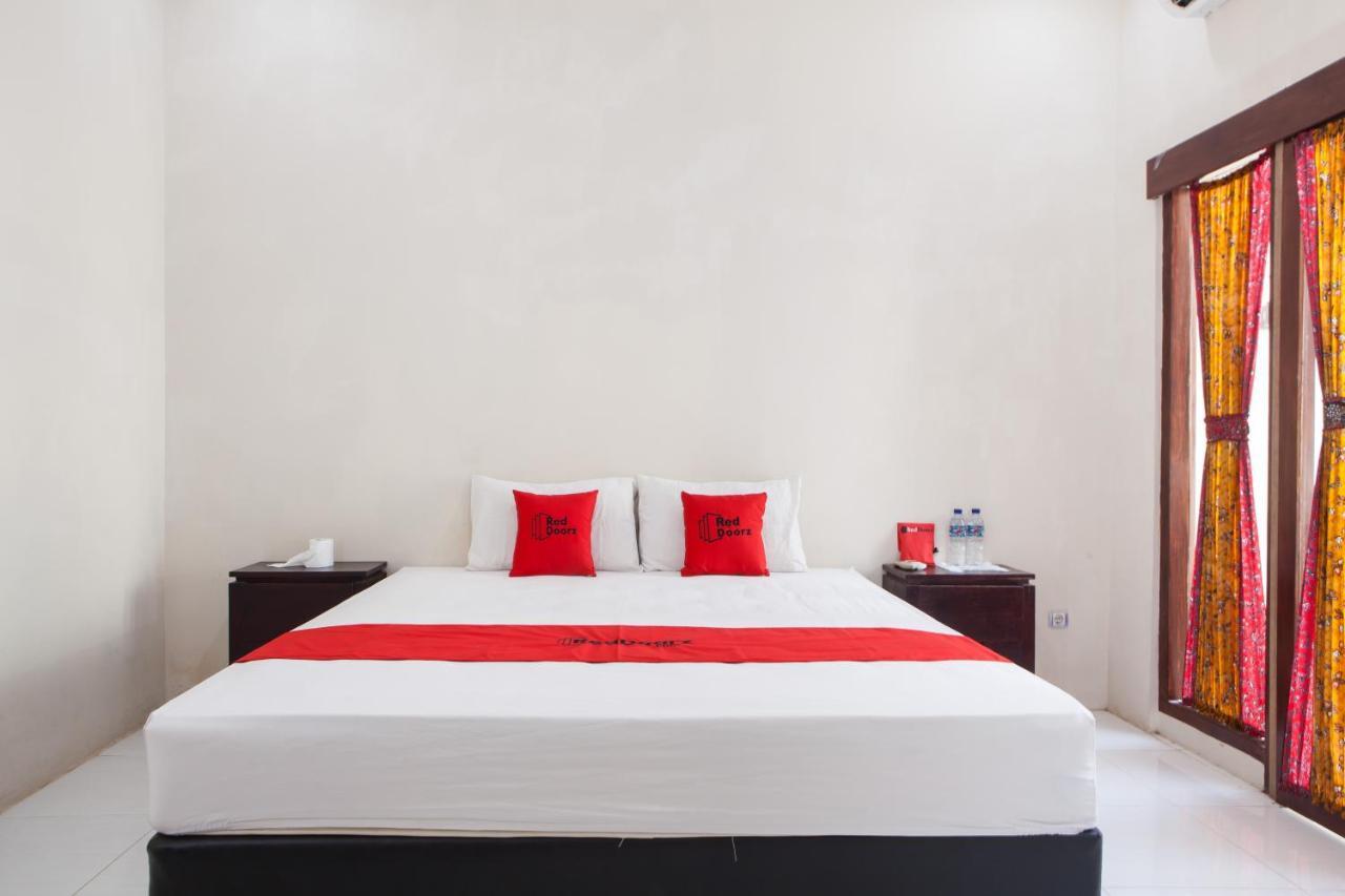 בניוואנגי Reddoorz Plus Near Mall Roxy Banyuwangi מראה חיצוני תמונה