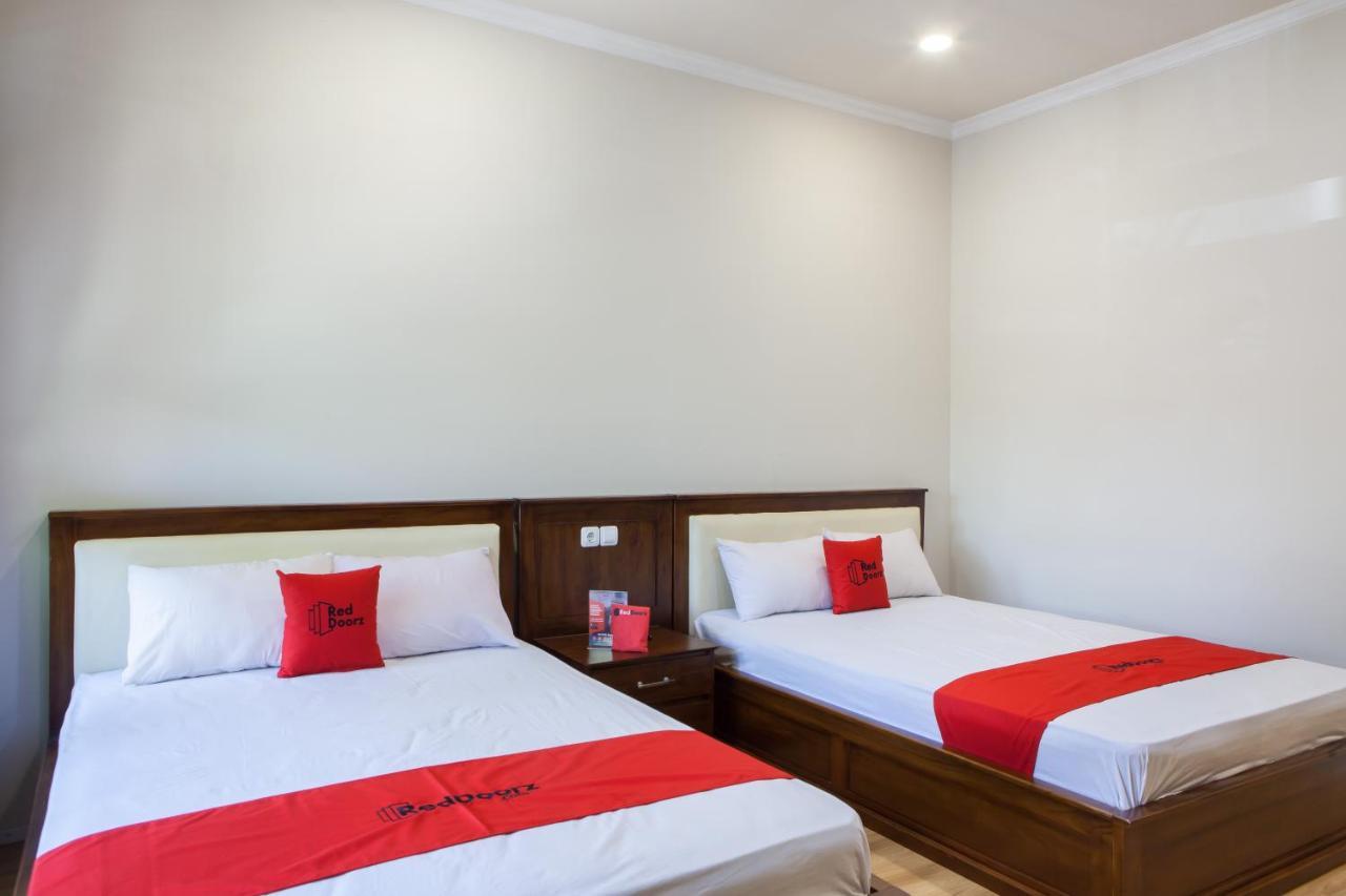 בניוואנגי Reddoorz Plus Near Mall Roxy Banyuwangi מראה חיצוני תמונה