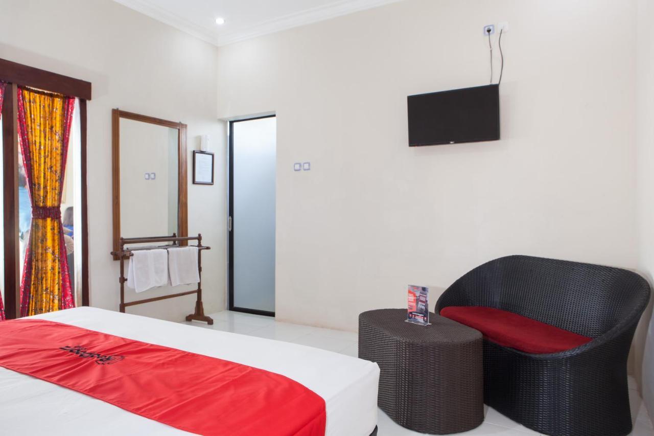 בניוואנגי Reddoorz Plus Near Mall Roxy Banyuwangi מראה חיצוני תמונה