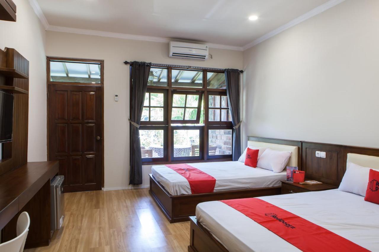 בניוואנגי Reddoorz Plus Near Mall Roxy Banyuwangi מראה חיצוני תמונה