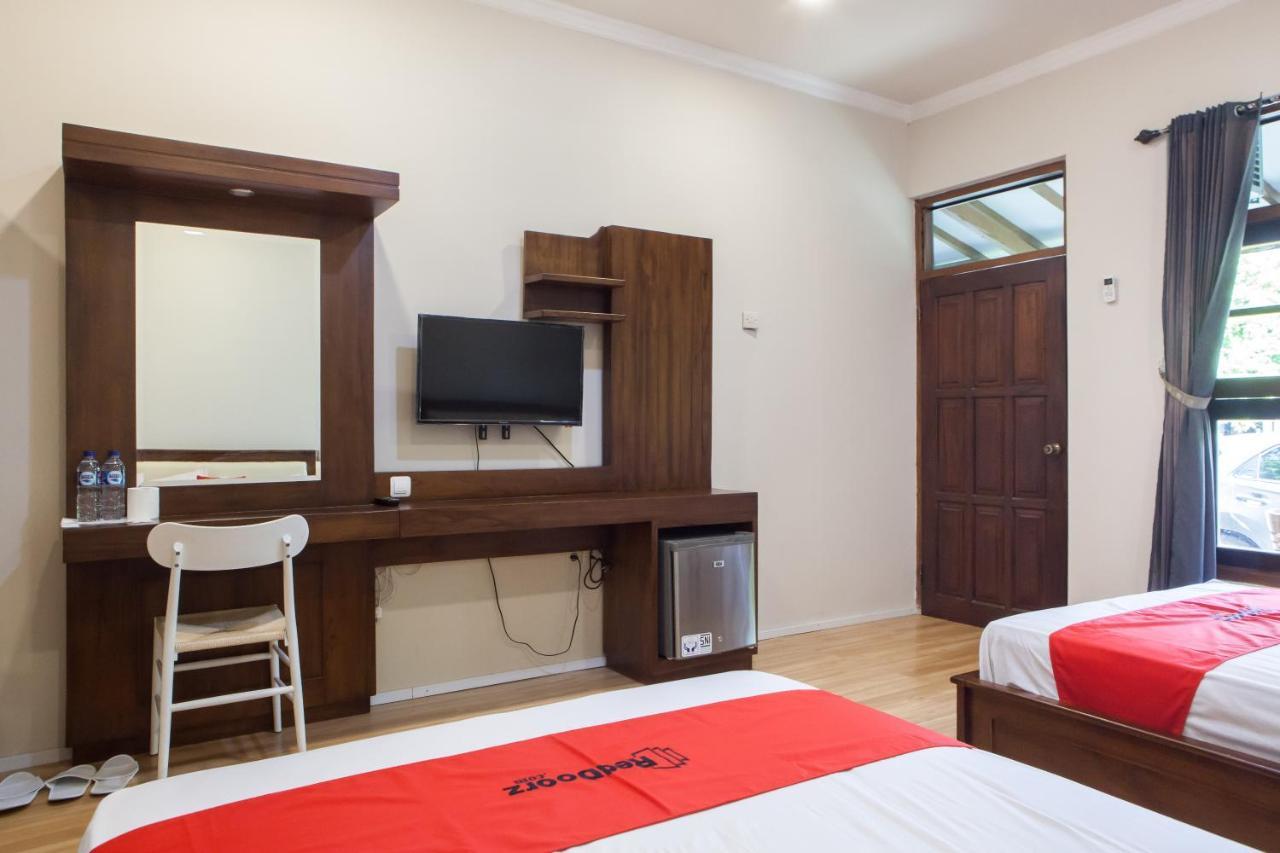 בניוואנגי Reddoorz Plus Near Mall Roxy Banyuwangi מראה חיצוני תמונה