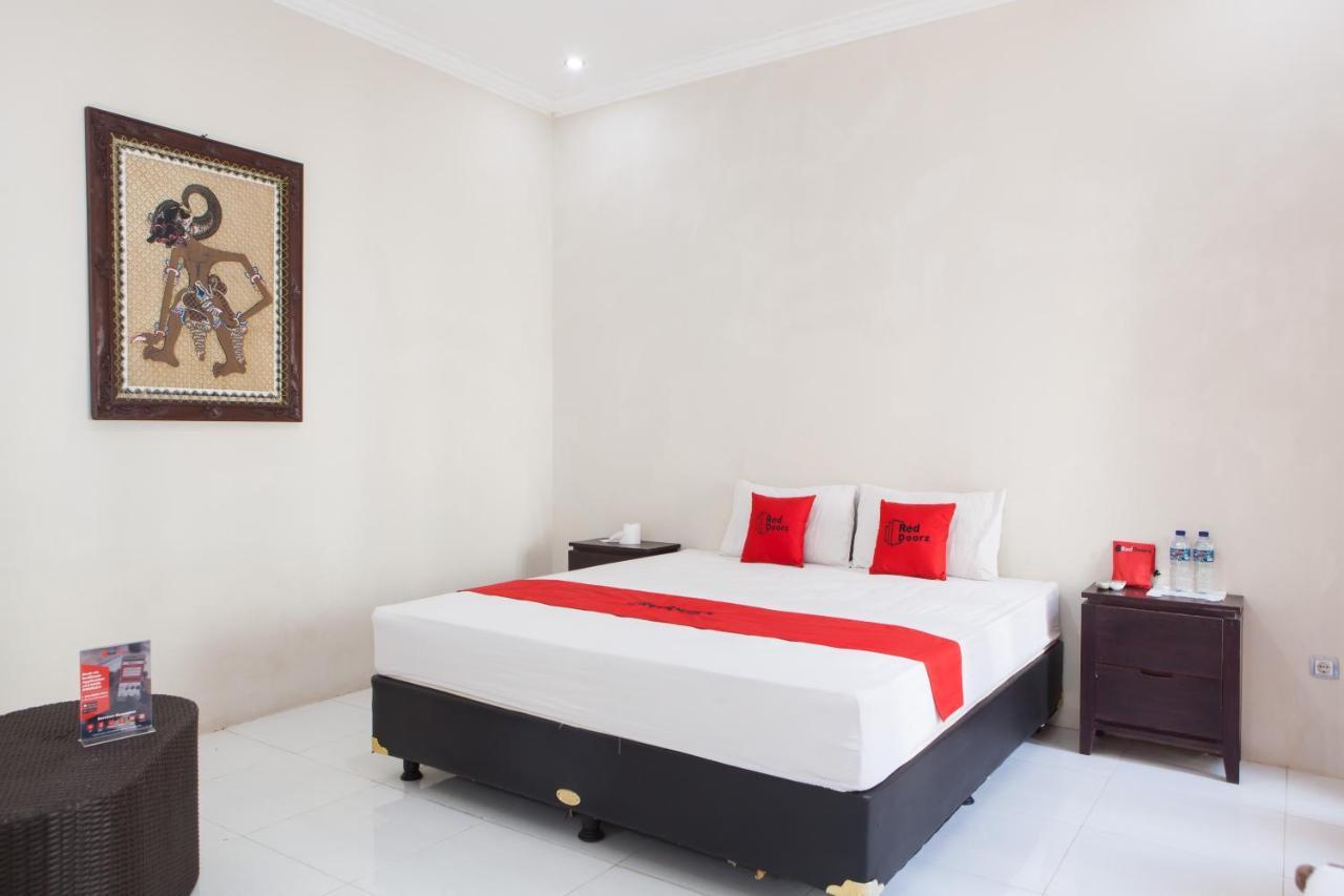 בניוואנגי Reddoorz Plus Near Mall Roxy Banyuwangi מראה חיצוני תמונה