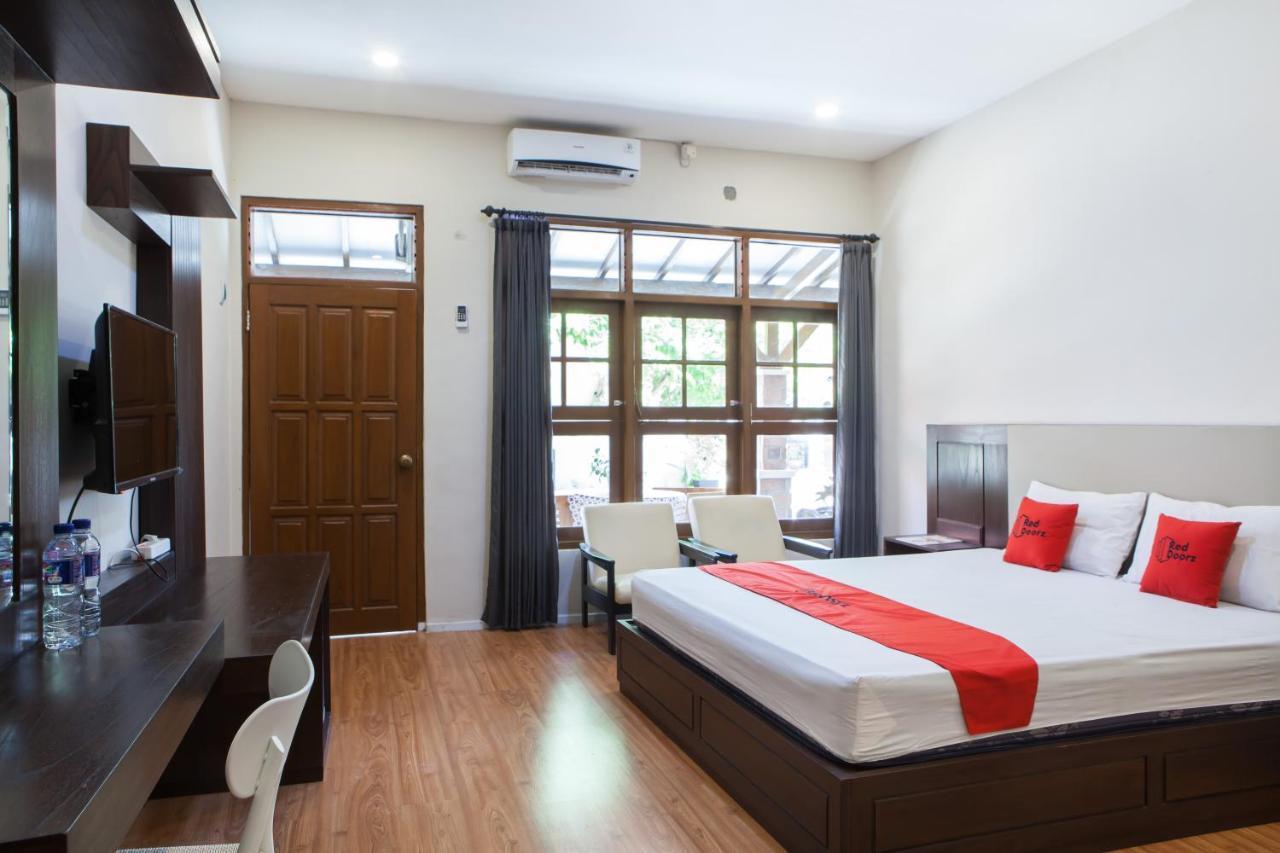 בניוואנגי Reddoorz Plus Near Mall Roxy Banyuwangi מראה חיצוני תמונה
