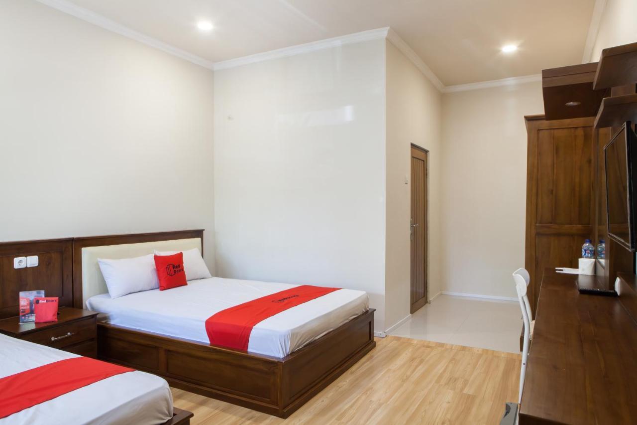 בניוואנגי Reddoorz Plus Near Mall Roxy Banyuwangi מראה חיצוני תמונה