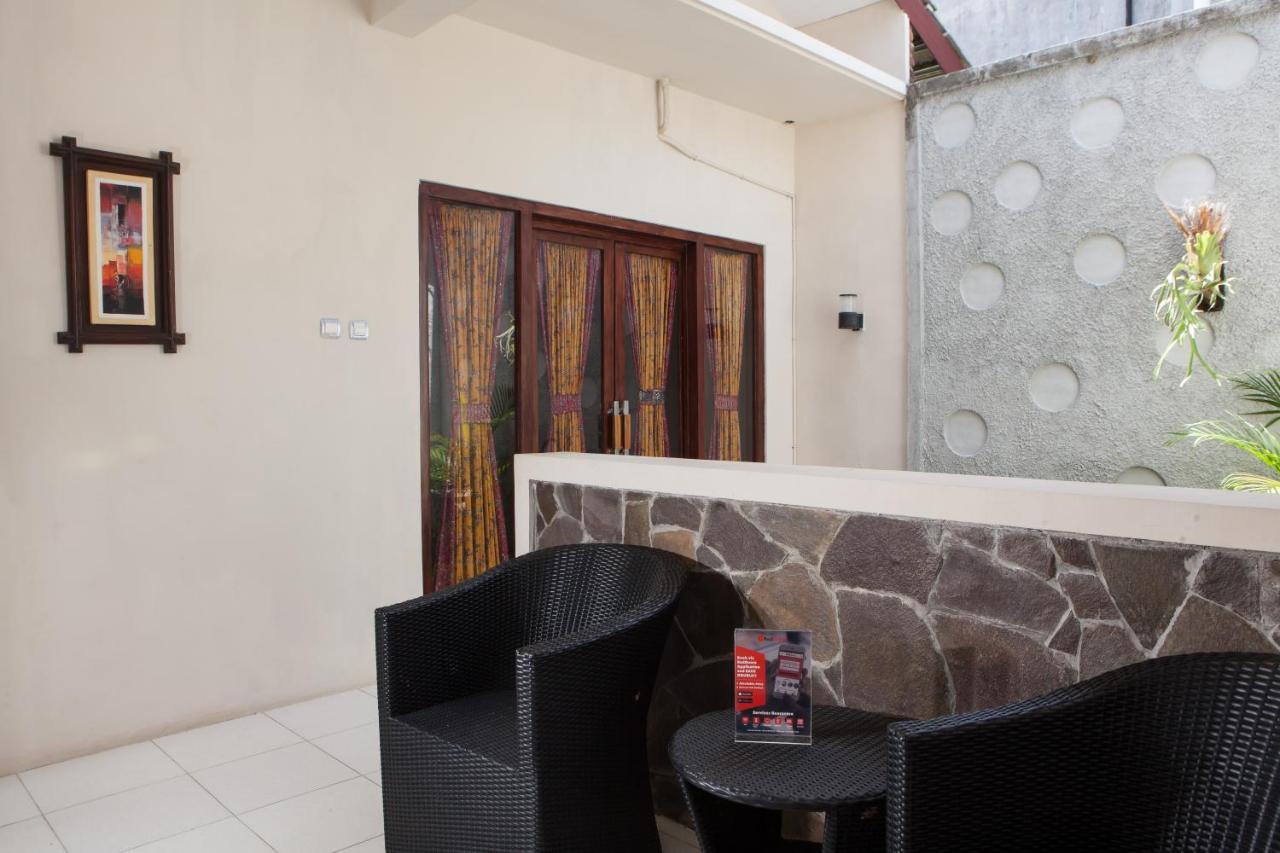 בניוואנגי Reddoorz Plus Near Mall Roxy Banyuwangi מראה חיצוני תמונה
